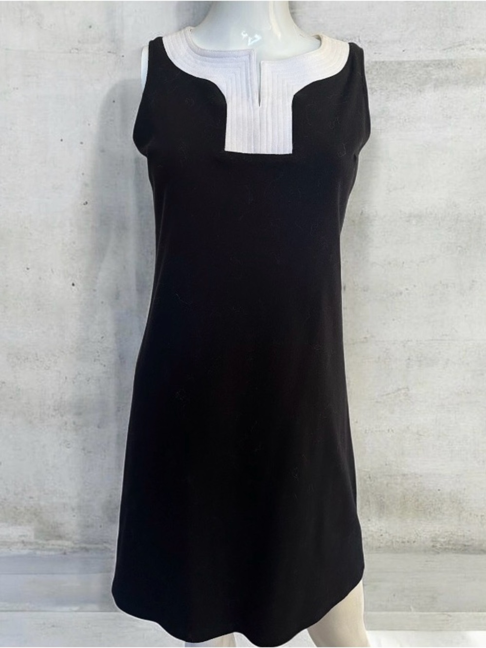 Trinhonlogy Black Sleeveless Mini Dress with White Contrast Neckline Women’s S